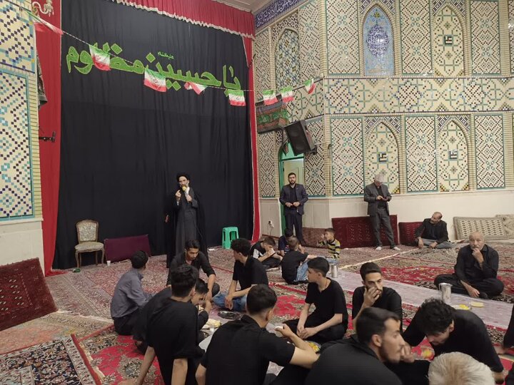 حضور نماینده ولی فقیه درکاشان در اجتماع شبانه و عزاداران شهرهای جوشقان، کامو و چوگان