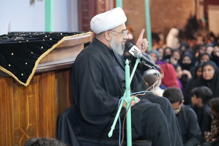 تصاویر/ علامہ امین شہیدی سے پنجاب میں داخلے کی پابندی ختم/ملتان میں پانچویں مجلسِ عزاء سے خطاب