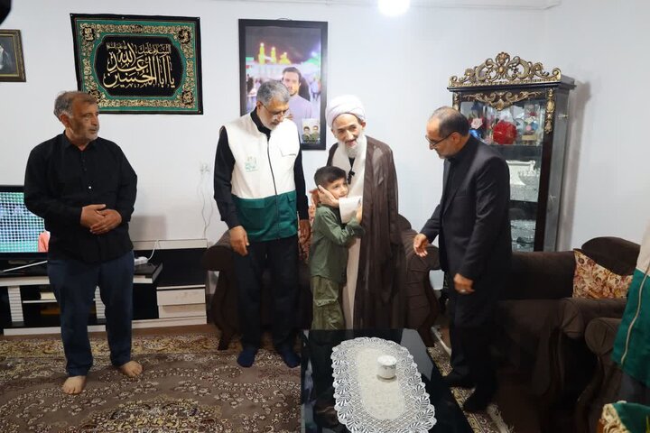 تصاویر/ دیدار نماینده ولی فقیه در مازندران با خانواده شهید جنگ رمضان