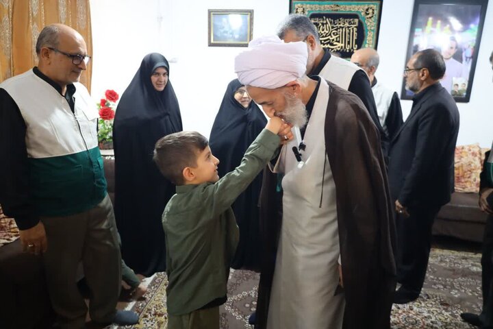 تصاویر/ دیدار نماینده ولی فقیه در مازندران با خانواده شهید جنگ رمضان
