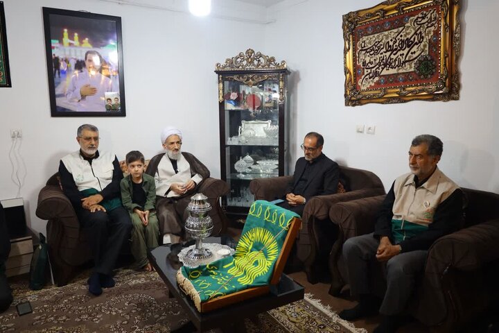 تصاویر/ دیدار نماینده ولی فقیه در مازندران با خانواده شهید جنگ رمضان