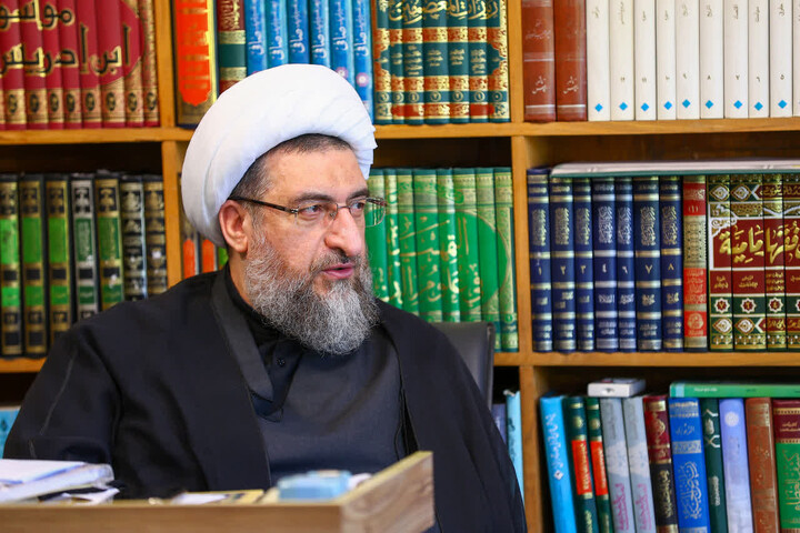 تصاویر / دیدار نماینده ویژه تولیت حرم امام حسین (ع) با امام‌جمعه تبریز