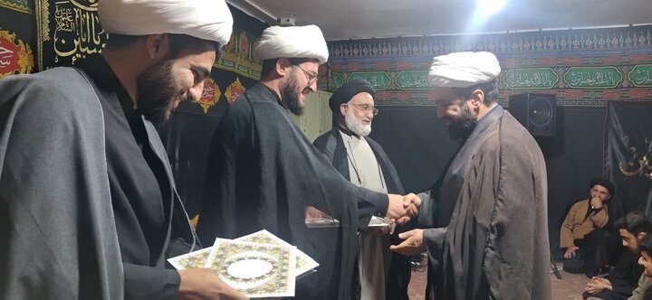 تصاویر/تجلیل از اساتید و طلاب ممتاز مدرسه امیرالمؤمنین(ع) شهرستان ایوان