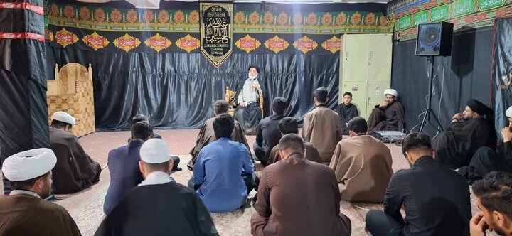 تصاویر/تجلیل از اساتید و طلاب ممتاز مدرسه امیرالمؤمنین(ع) شهرستان ایوان