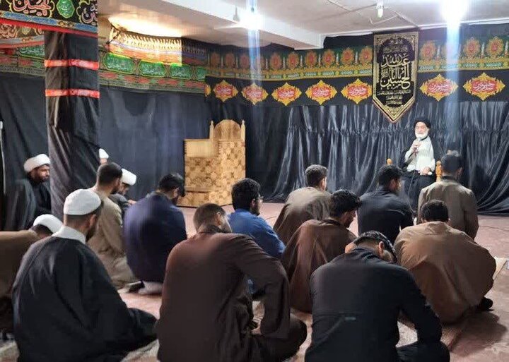 تصاویر/تجلیل از اساتید و طلاب ممتاز مدرسه امیرالمؤمنین(ع) شهرستان ایوان