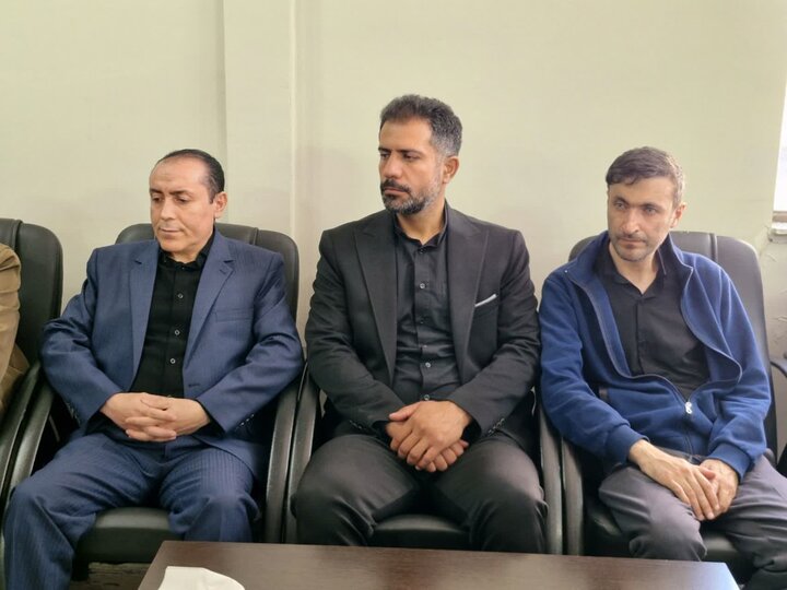 تصاویر/ دیدار کارکنان دادگستری شهرستان خلخال با امام جمعه خلخال به مناسبت هفته قوه قضاییه