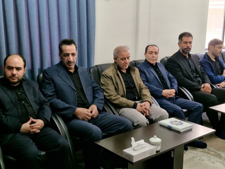 تصاویر/ دیدار کارکنان دادگستری شهرستان خلخال با امام جمعه خلخال به مناسبت هفته قوه قضاییه