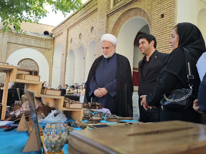 تصاویر/بازدید نماینده ولی‌فقیه در استان کردستان از نمایشگاه صنایع دستی خانه کُرد سنندج
