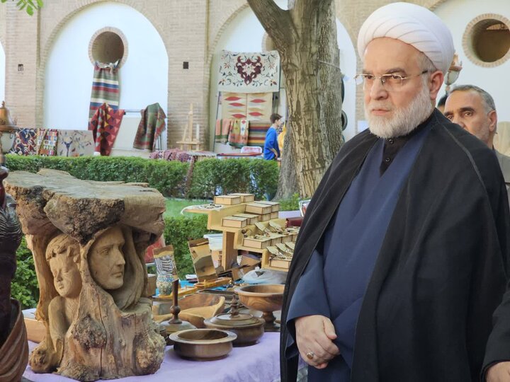 تصاویر/بازدید نماینده ولی‌فقیه در استان کردستان از نمایشگاه صنایع دستی خانه کُرد سنندج