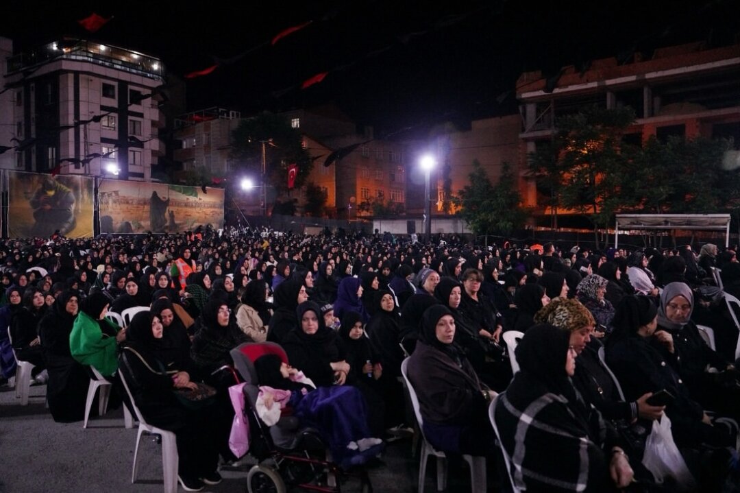 زینبیه استانبول با یاد سیدالشهدا(ع) و مظلومان جهان در سوگ نشست