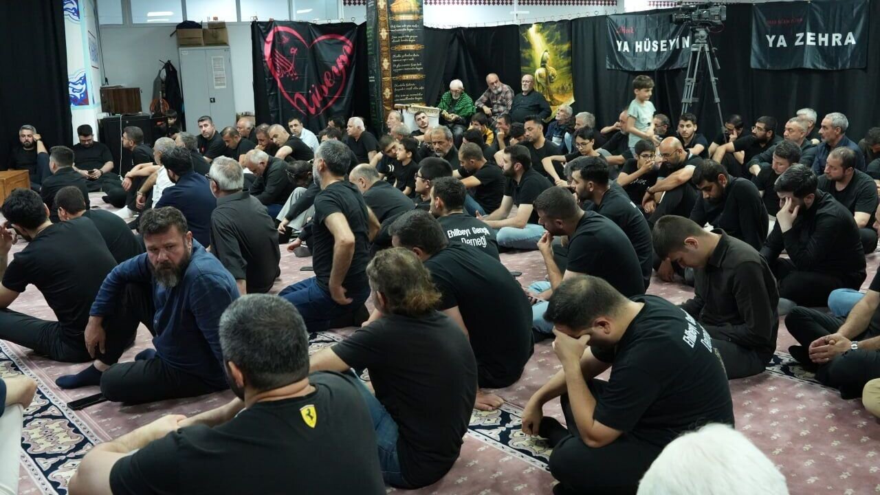 تأکید بر لبیک به ندای مظلومان غزه در مراسم عزاداری مسجد کوثر استانبول