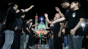 تصاویر/ برگزاری آیین سوگواری هیئات مذهبی آران وبیدگل در آستان حضرت محمد هلال بن علی(ع)