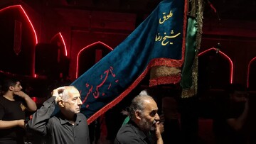 مراسم سنتی، مذهبی۴۰۰ ساله طوق شیخ رضا در کاشان برگزار شد+عکس
