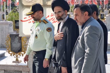 تجدید میثاق نماینده ولی فقیه در کاشان با آرمان‌های شهداء+تصاویر