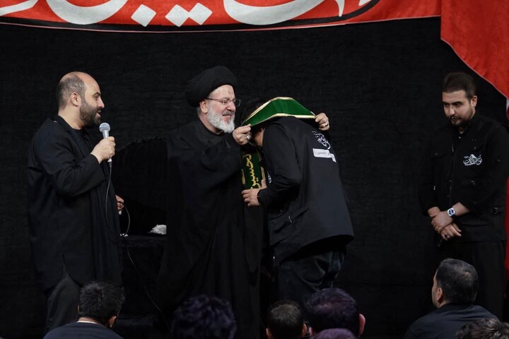 تصاویر/ عزاداری موکب روضه نورالحسین (ع) در شب هشتم محرم