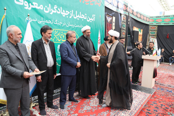 تصاویر /  آیین تجلیل از جهادگران معروف(مواکب خدمت رسان در جنگ رمضان) همدان