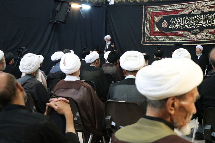 شرکت آیت الله اعرافی در مراسم عزای حسینی بیت آیت الله العظمی نوری همدانی