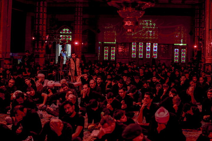 عزاداری شب هشتم ماه محرم در مسجد مقدس جمکران