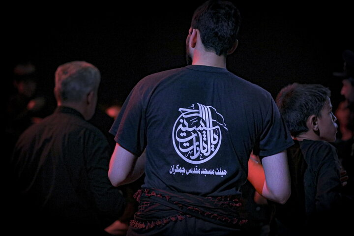 عزاداری شب هشتم ماه محرم در مسجد مقدس جمکران