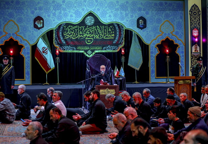 عزاداری شب هشتم ماه محرم در مسجد مقدس جمکران