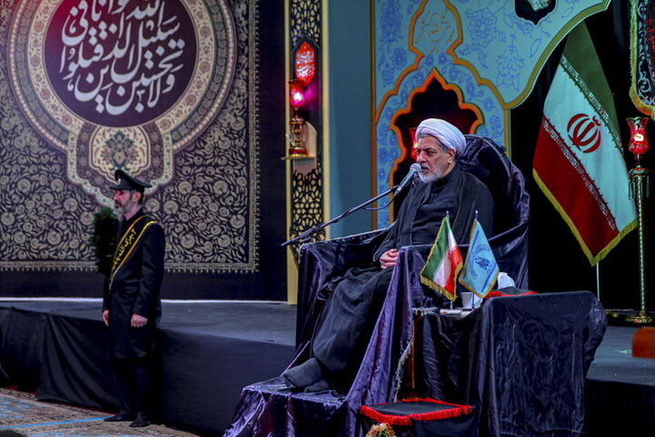 عزاداری شب هشتم ماه محرم در مسجد مقدس جمکران