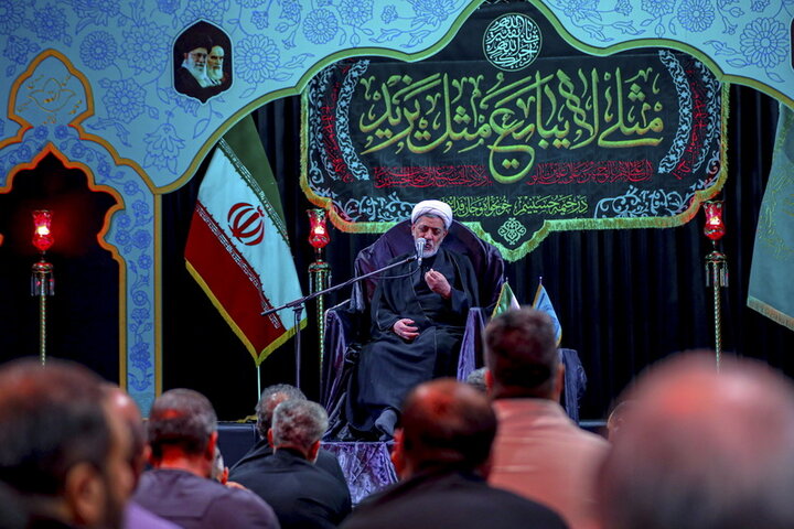 عزاداری شب هشتم ماه محرم در مسجد مقدس جمکران
