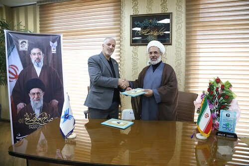 امضای تفاهم نامه همکاری دانشگاه آزاد اسلامی کرمانشاه و حوزه علمیه استان+عکس