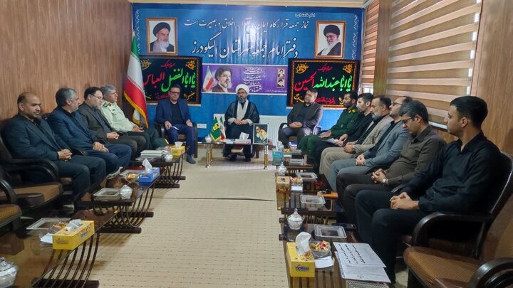 تصاویر/نشست هم‌اندیشی مسئولان قضایی الیگودرز با امام جمعه شهرستان