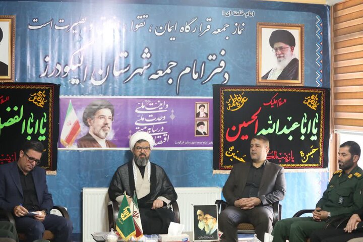تصاویر/نشست هم‌اندیشی مسئولان قضایی الیگودرز با امام جمعه شهرستان