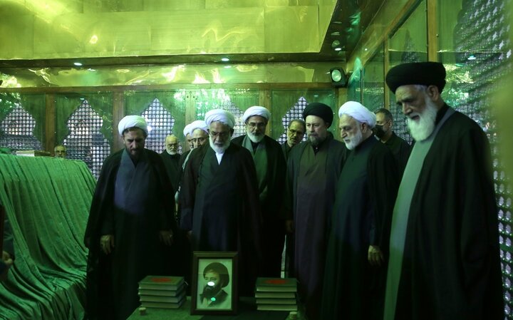 تصاویر/ تجدید میثاق رئیس و مسئولان عالی قضایی با آرمان های حضرت امام خمینی (س)