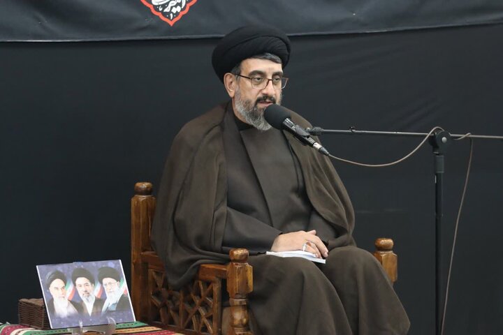 تصاویر/ حضور حجت الاسلام و المسلمین محمدی لائینی در مراسم عزاداری حسینی در دفتر نماینده ولی فقیه در مازندران