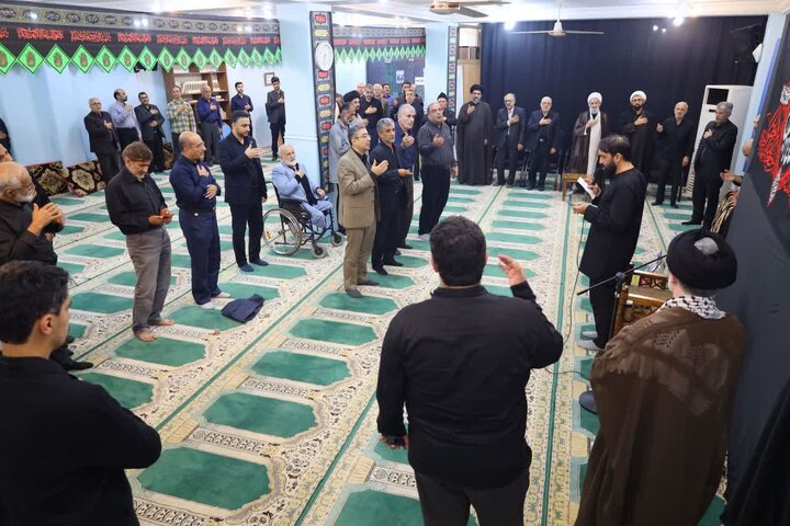 تصاویر/ حضور حجت الاسلام و المسلمین محمدی لائینی در مراسم عزاداری حسینی در دفتر نماینده ولی فقیه در مازندران