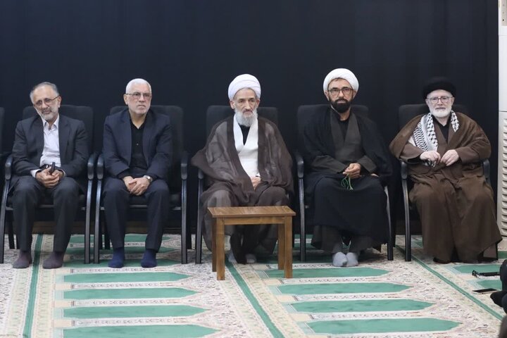 تصاویر/ حضور حجت الاسلام و المسلمین محمدی لائینی در مراسم عزاداری حسینی در دفتر نماینده ولی فقیه در مازندران