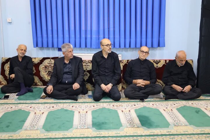 تصاویر/ حضور حجت الاسلام و المسلمین محمدی لائینی در مراسم عزاداری حسینی در دفتر نماینده ولی فقیه در مازندران