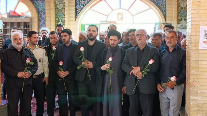 تصاویر /گلباران گلزار شهدای گرمسار با حضور امام جمعه گرمسار و مسئولین دستگاه های اجرایی و قضایی شهرستان