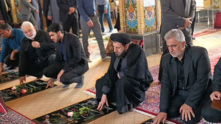 تصاویر /گلباران گلزار شهدای گرمسار با حضور امام جمعه گرمسار و مسئولین دستگاه های اجرایی و قضایی شهرستان