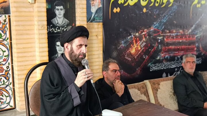 تصاویر /گلباران گلزار شهدای گرمسار با حضور امام جمعه گرمسار و مسئولین دستگاه های اجرایی و قضایی شهرستان