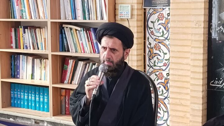 تصاویر /گلباران گلزار شهدای گرمسار با حضور امام جمعه گرمسار و مسئولین دستگاه های اجرایی و قضایی شهرستان