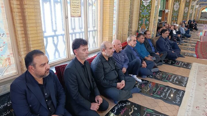 تصاویر /گلباران گلزار شهدای گرمسار با حضور امام جمعه گرمسار و مسئولین دستگاه های اجرایی و قضایی شهرستان