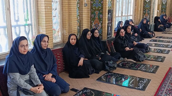 تصاویر /گلباران گلزار شهدای گرمسار با حضور امام جمعه گرمسار و مسئولین دستگاه های اجرایی و قضایی شهرستان