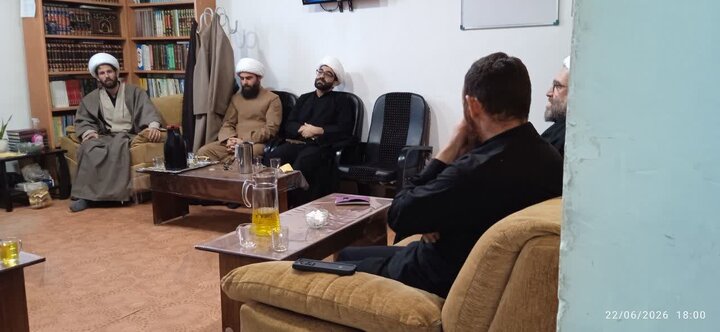 تصاویر/نشست تولیت و موسس مدارس علمیه دلفان با کارکنان مدرسه علمیه بقیه الله الاعظم(عج)شهرستان