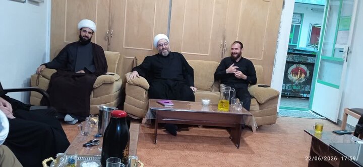 تصاویر/نشست تولیت و موسس مدارس علمیه دلفان با کارکنان مدرسه علمیه بقیه الله الاعظم(عج)شهرستان