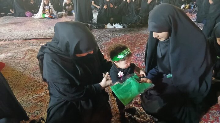 تصاویر/ برپایی میز فرهنگی «فرزندآوری و تعالی خانواده» در ساوه
