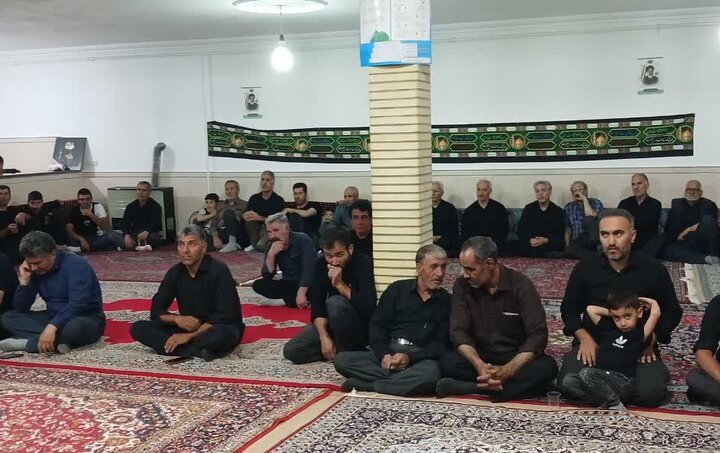 تصاویر/برگزاری مراسم عزاداری محرم در روستای دولت شاه با سخنرانی امام جمعه بیجار