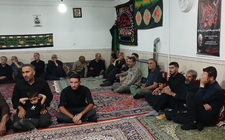 تصاویر/برگزاری مراسم عزاداری محرم در روستای دولت شاه با سخنرانی امام جمعه بیجار