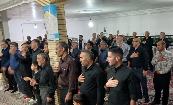 تصاویر/برگزاری مراسم عزاداری محرم در روستای دولت شاه با سخنرانی امام جمعه بیجار