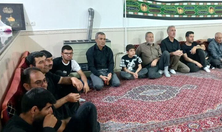 تصاویر/برگزاری مراسم عزاداری محرم در روستای دولت شاه با سخنرانی امام جمعه بیجار