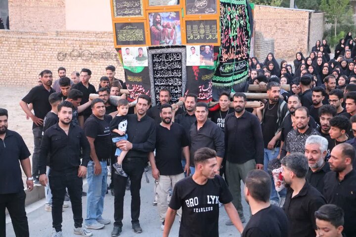 تصاویر/آیین نخل گردانی در روز هشتم محرم الحرام در کارچان