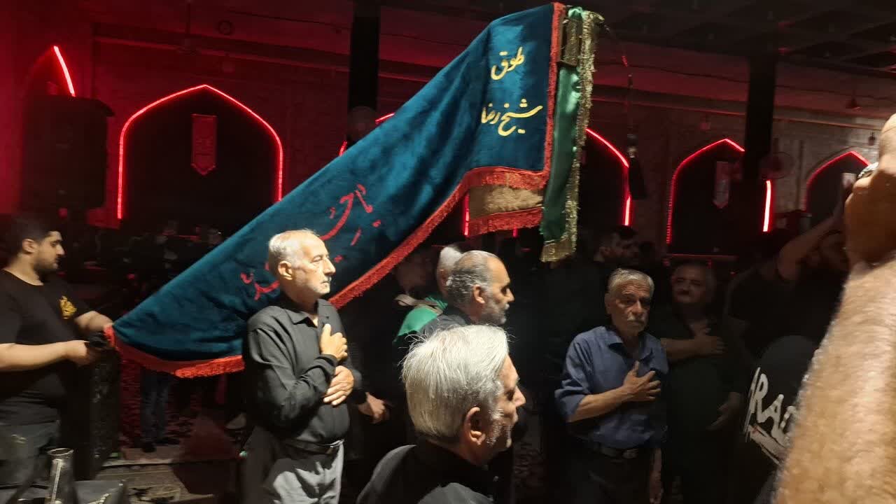 مراسم سنتی، مذهبی۴۰۰ ساله طوق شیخ رضا در کاشان برگزار شد+فیلم وتصویر