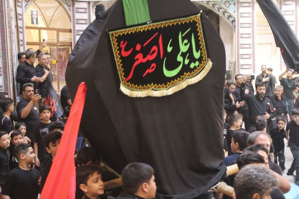 اجتماع بزرگ دانش‌آموزی «احلی من العسل» در بازار کاشان برگزار شد+ تصاویر